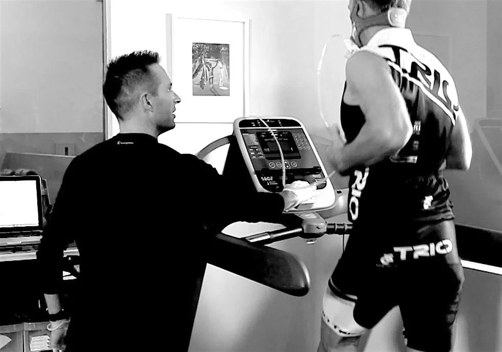 Gareth Thomas running a treadmill-based lactate threshold test on an athlete at the lab in Santa Monica